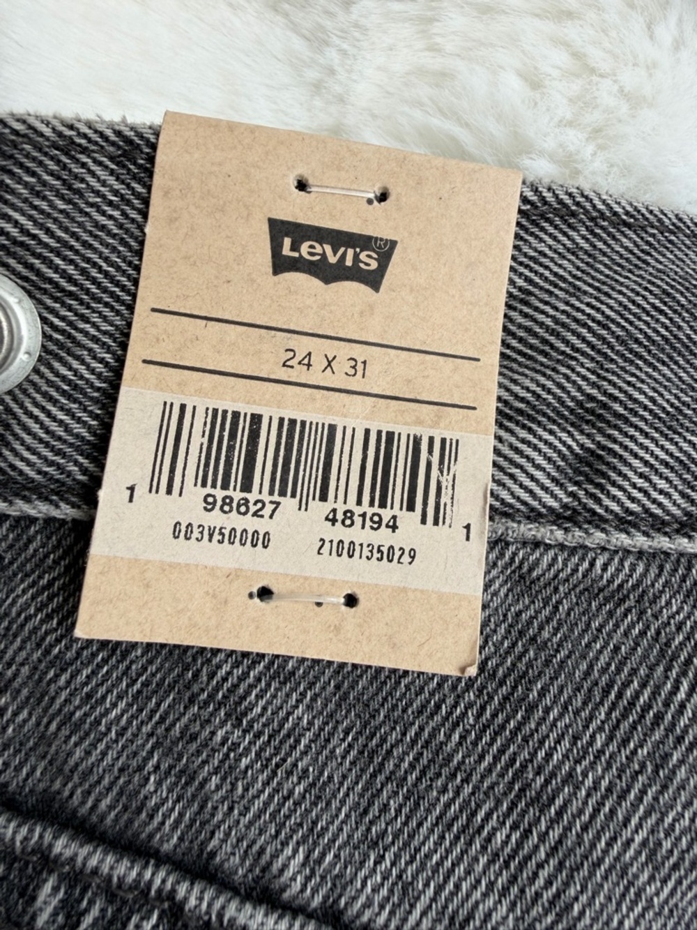 Levi's® Women's Cinch Barrel Jeans - Picture 6 of 11